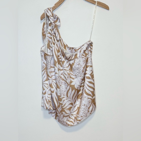 Lilly Pulitzer Bexler One-Shoulder Top Rattan Bon
Vivants NWT , sz : 14 - Picture 4 of 12